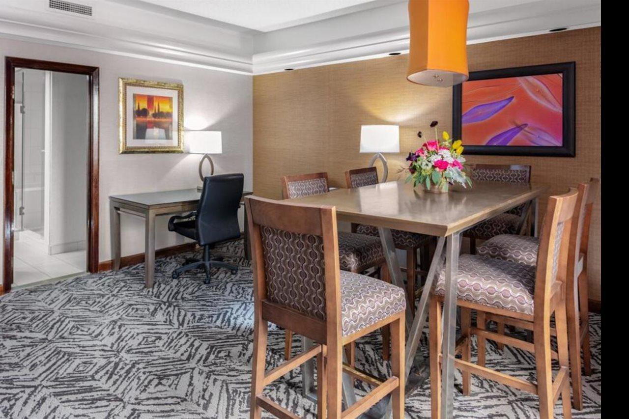 Doubletree By Hilton Hotel & Executive Meeting Center Omaha-Downtown Екстер'єр фото