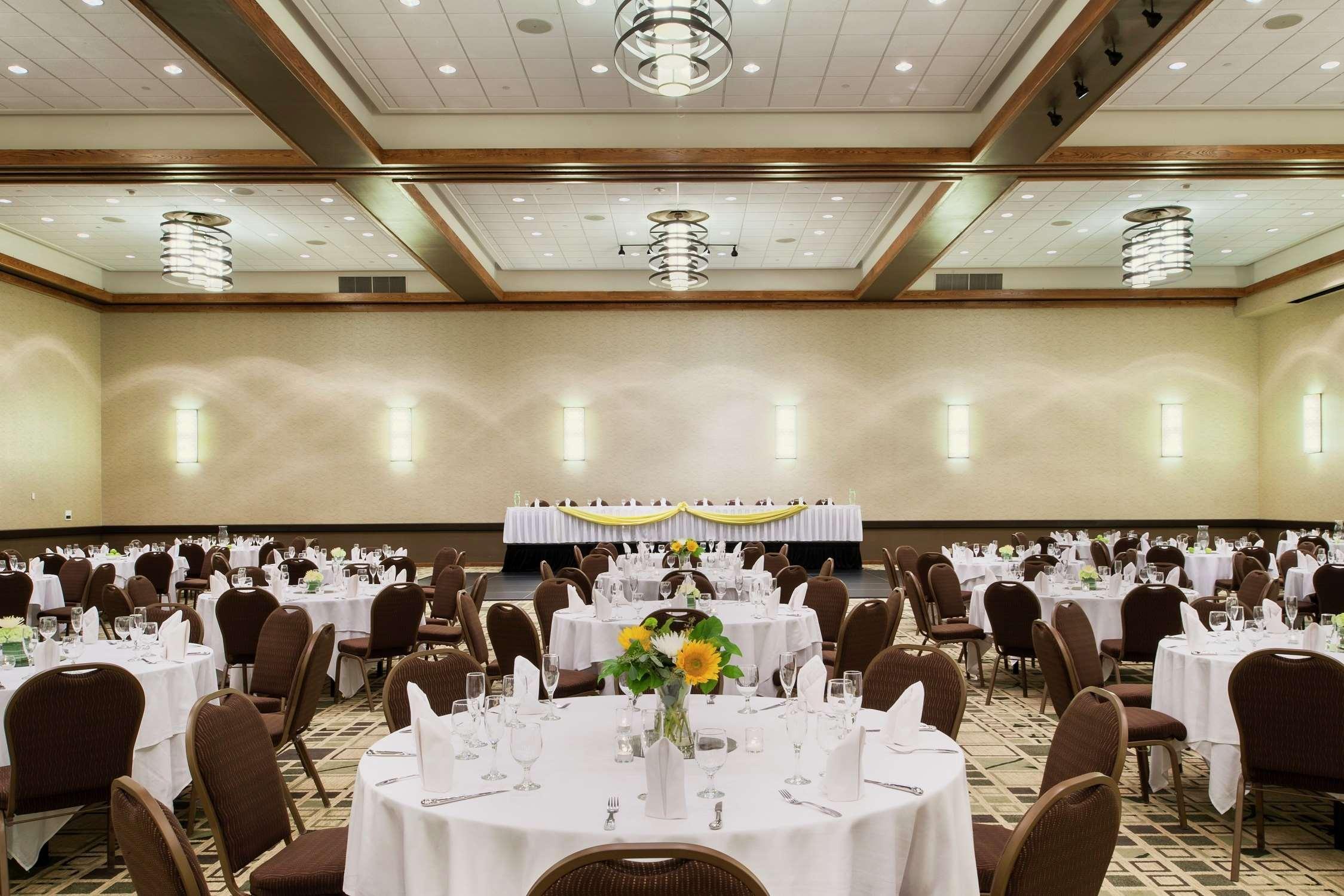 Doubletree By Hilton Hotel & Executive Meeting Center Omaha-Downtown Ресторан фото